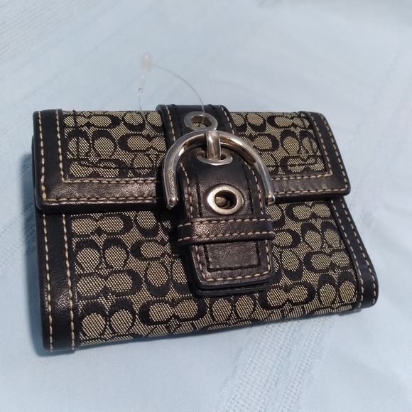 Coach Handbags - 💥New! COACH wallet💥